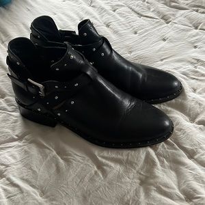 Halogen black leather ankle boot